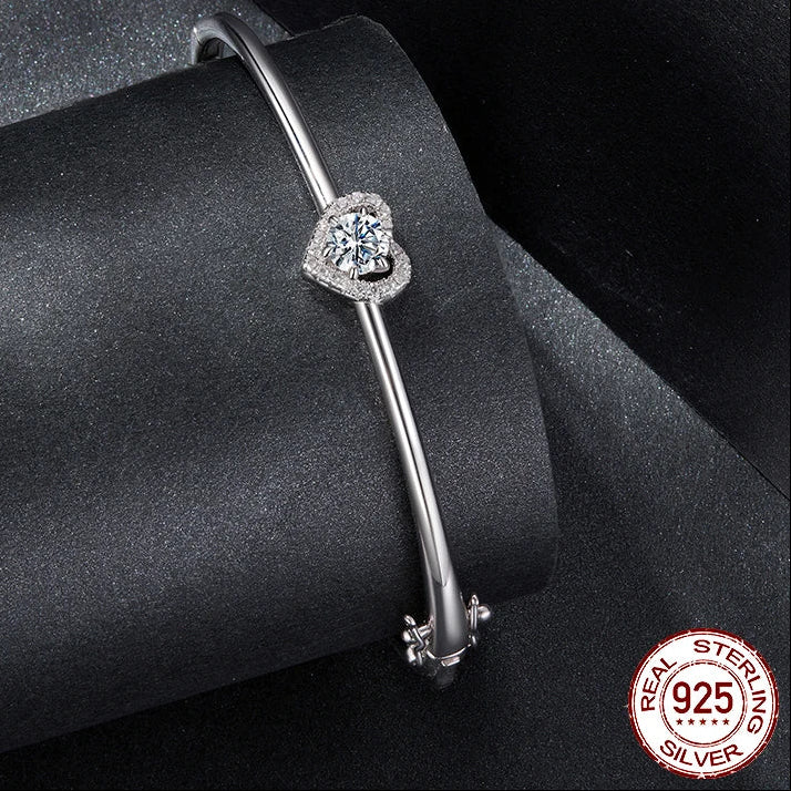 0.5CT Moissanite Hollow Heart Armband i 925 Silver