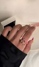 Delikat blommig ring med rosa och vit zirkon
