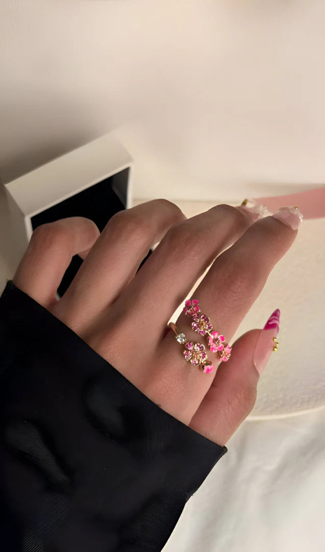Delikat blommig ring med rosa och vit zirkon