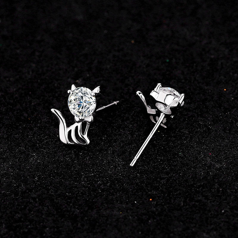 Personliga kattörhängen i 925 silver med Moissanite