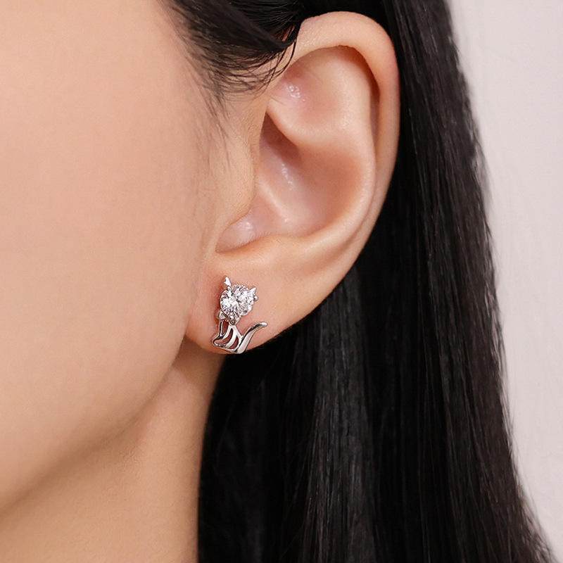 Personliga kattörhängen i 925 silver med Moissanite