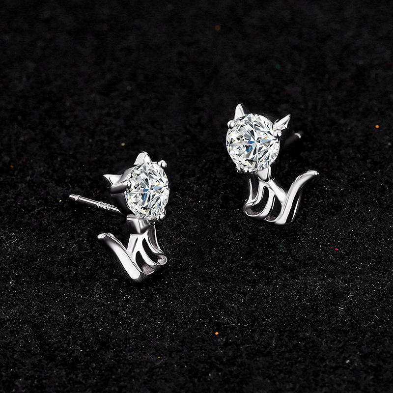 Personliga kattörhängen i 925 silver med Moissanite