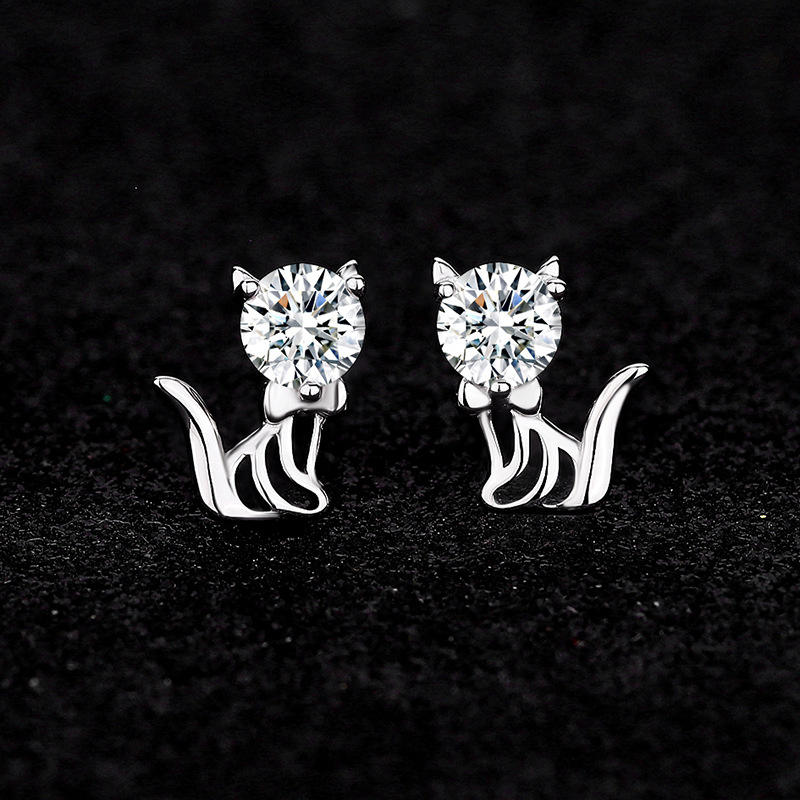 Personliga kattörhängen i 925 silver med Moissanite
