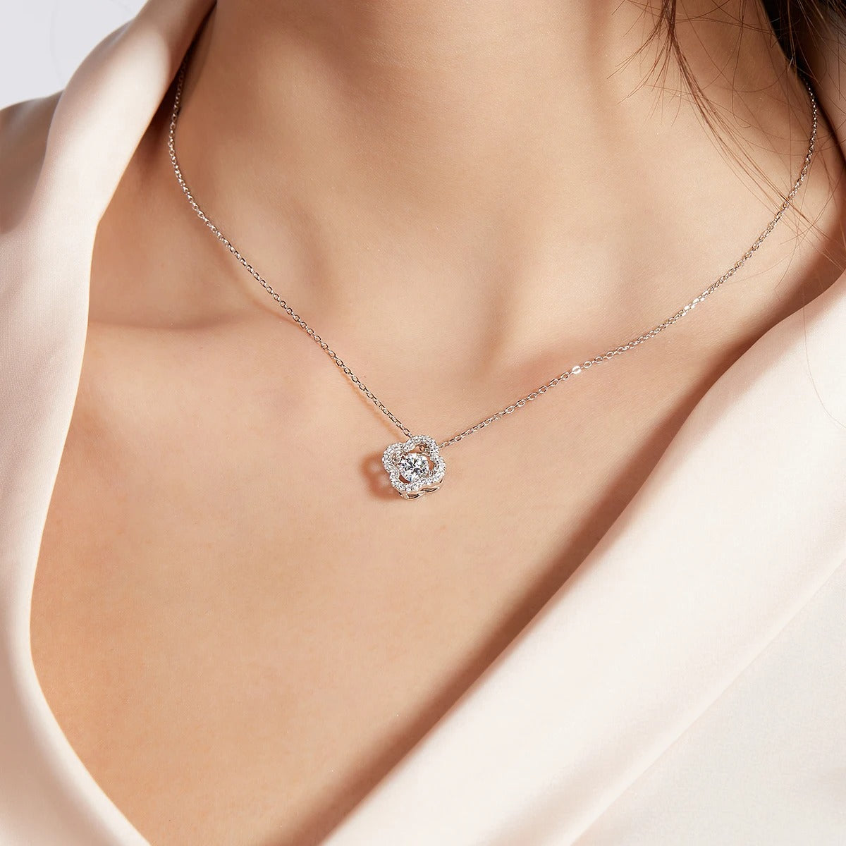 18K guldpläterat S925 silverhalsband med 1.0CT inlagd Moissanite